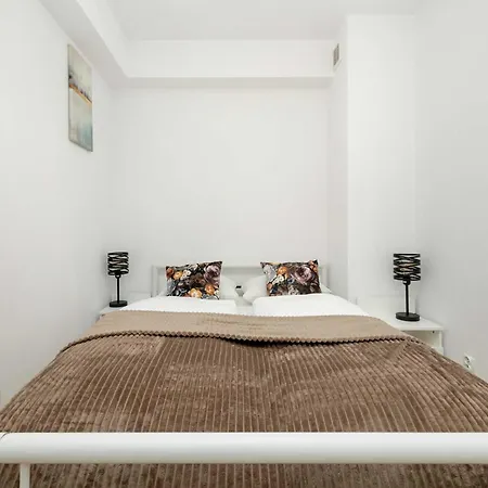 Comfortable With Parking In By Renters アパート