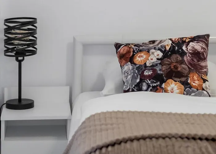 Apartment Comfortable With Parking In By Renters *