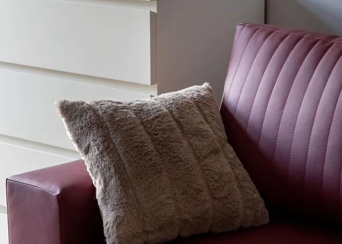 Apartment Comfortable With Parking In By Renters *